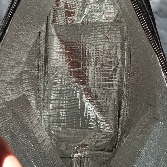 Brand New Black Insulated Roots Bag - Picture 2 of 14